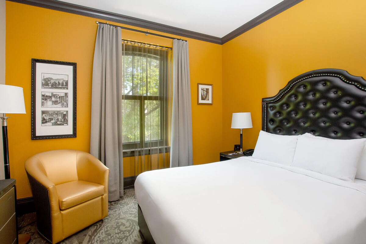 Chambre Régulière (1 lit queen)